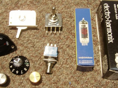 Ersatzteile für Verstärker und Radio: Röhren, Potis, Knöpfe, Schalter usw.